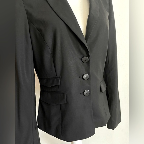 Classiques Entier Three Button Fitted Wool Blazer - Picture 3 of 7